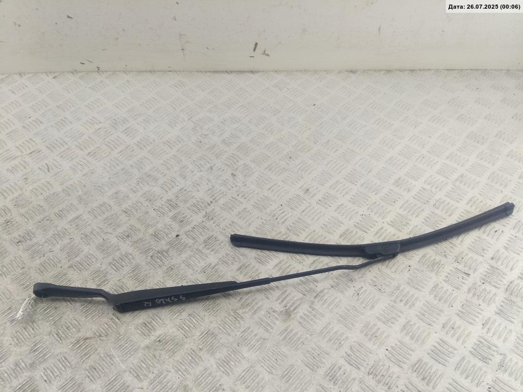 Поводок стеклоочистителя передний левый