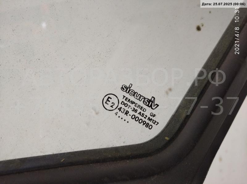 Стекло двери передней левой (форточка)