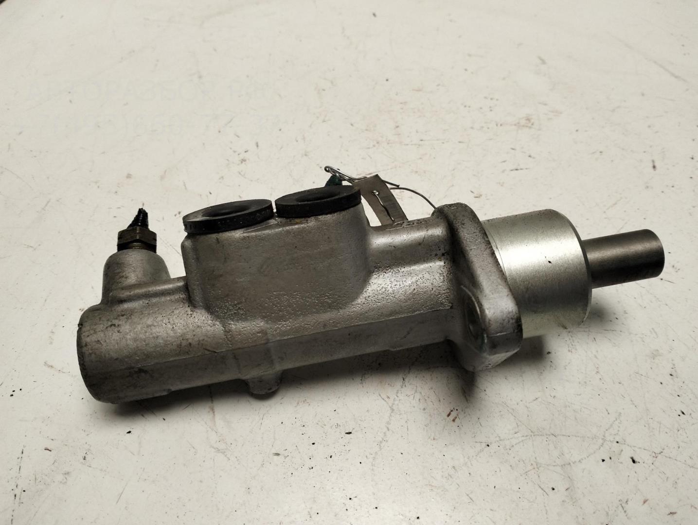 Цилиндр тормозной главный