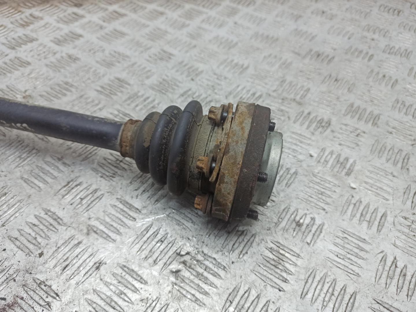 Полуось задняя