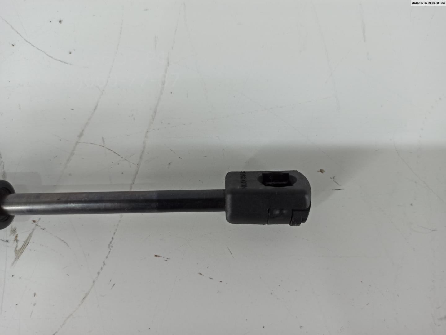 Амортизатор крышки багажника