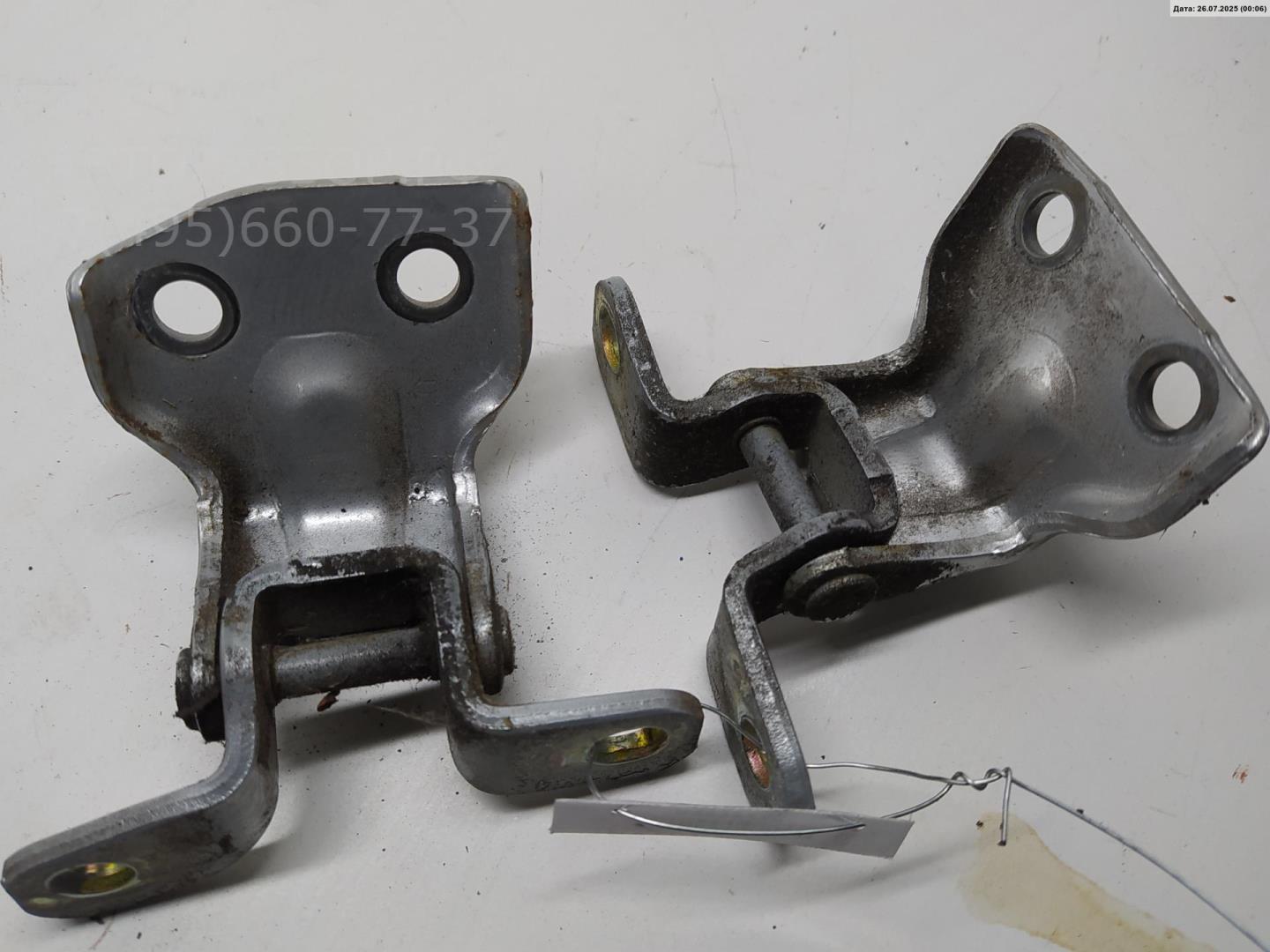 Петля двери