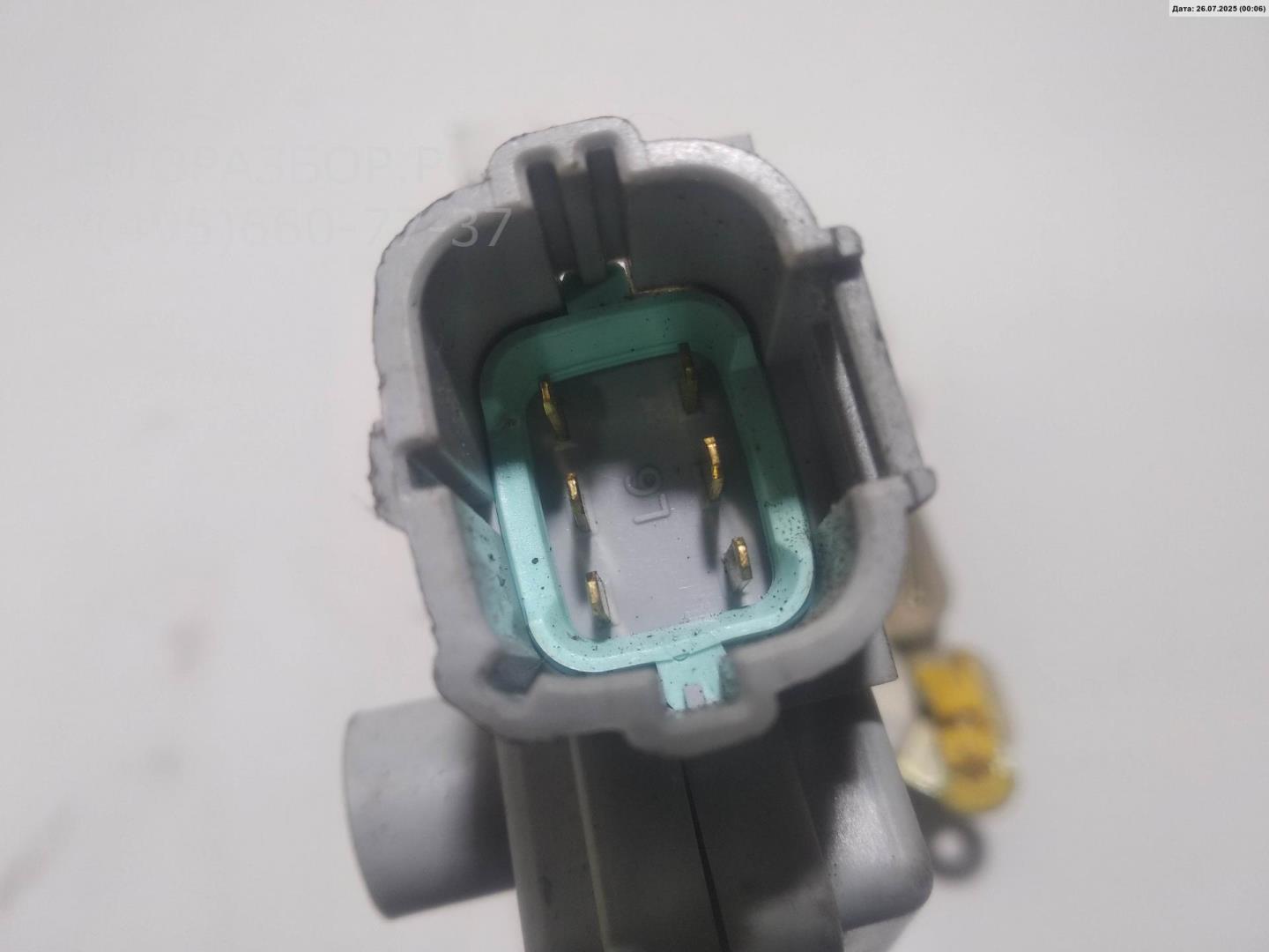 Замок двери передней левой