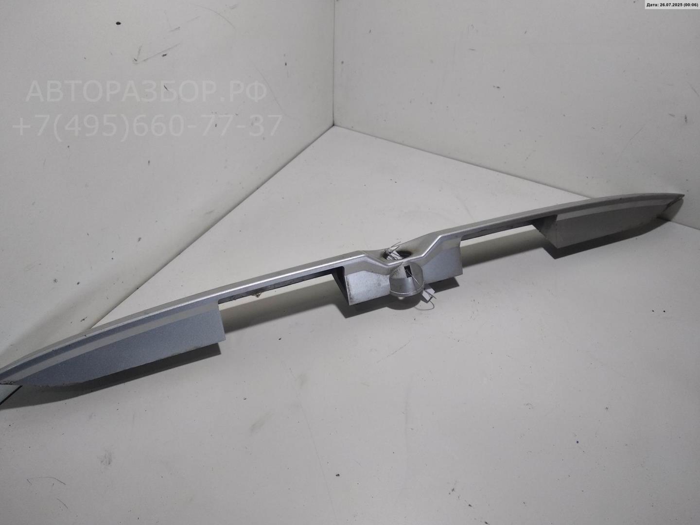 Накладка крышки багажника