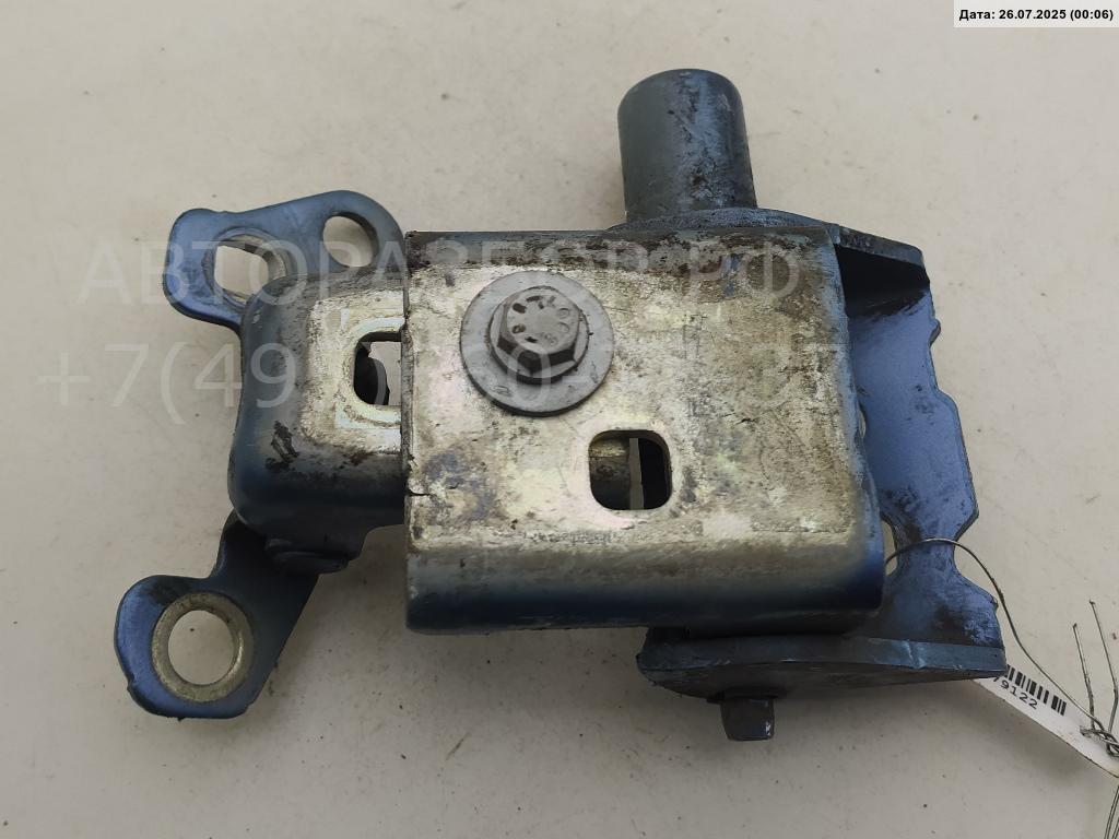 Петля двери