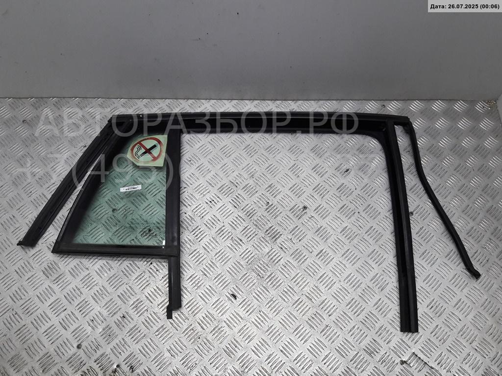 Стекло двери задней правой (форточка)