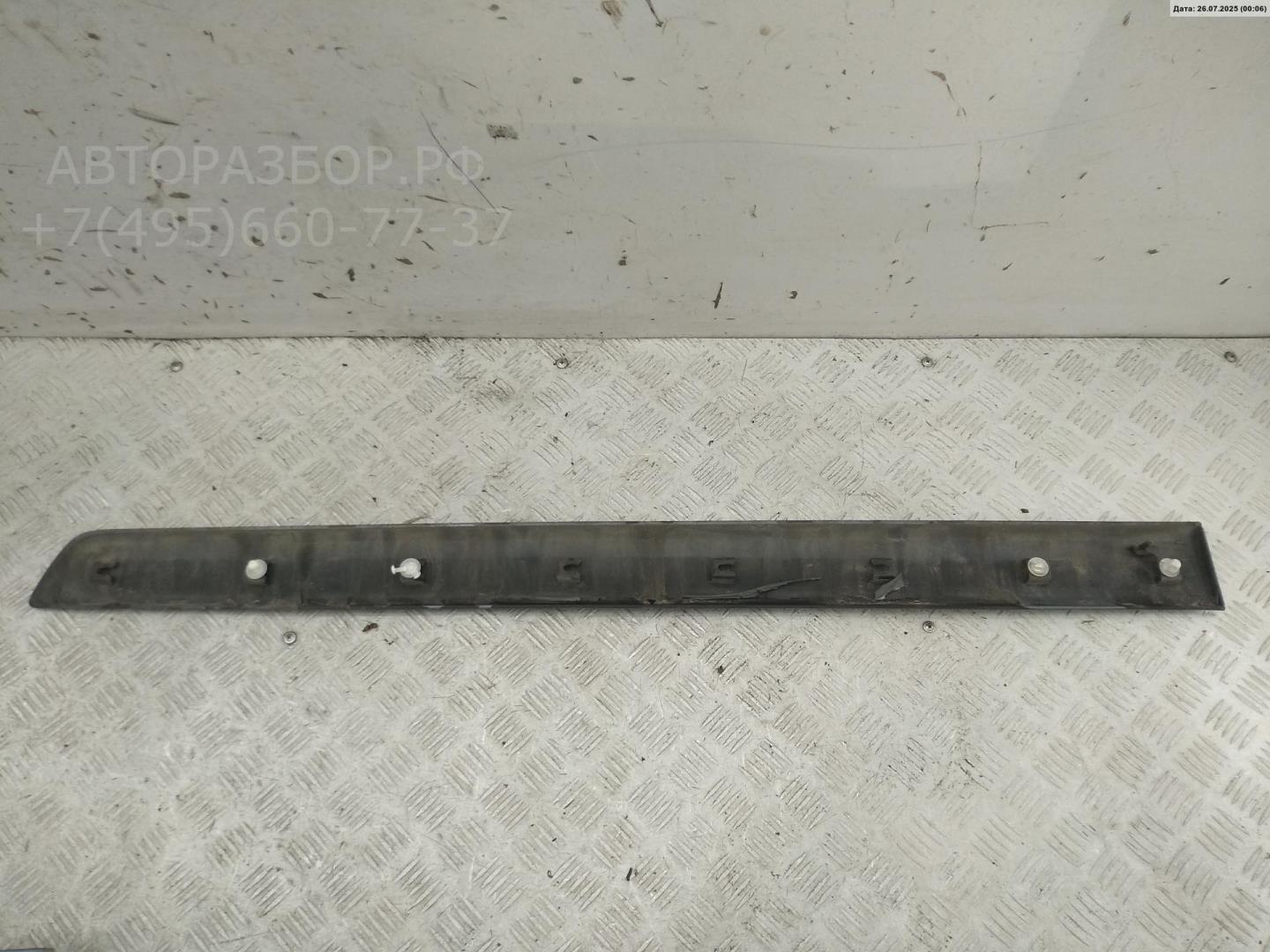 Молдинг двери передней левой