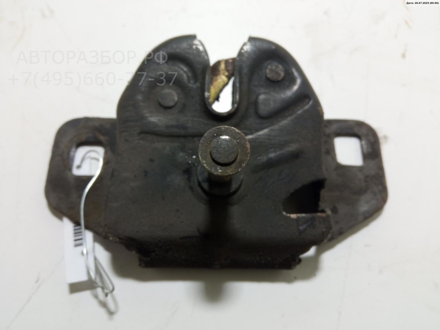 Замок капота