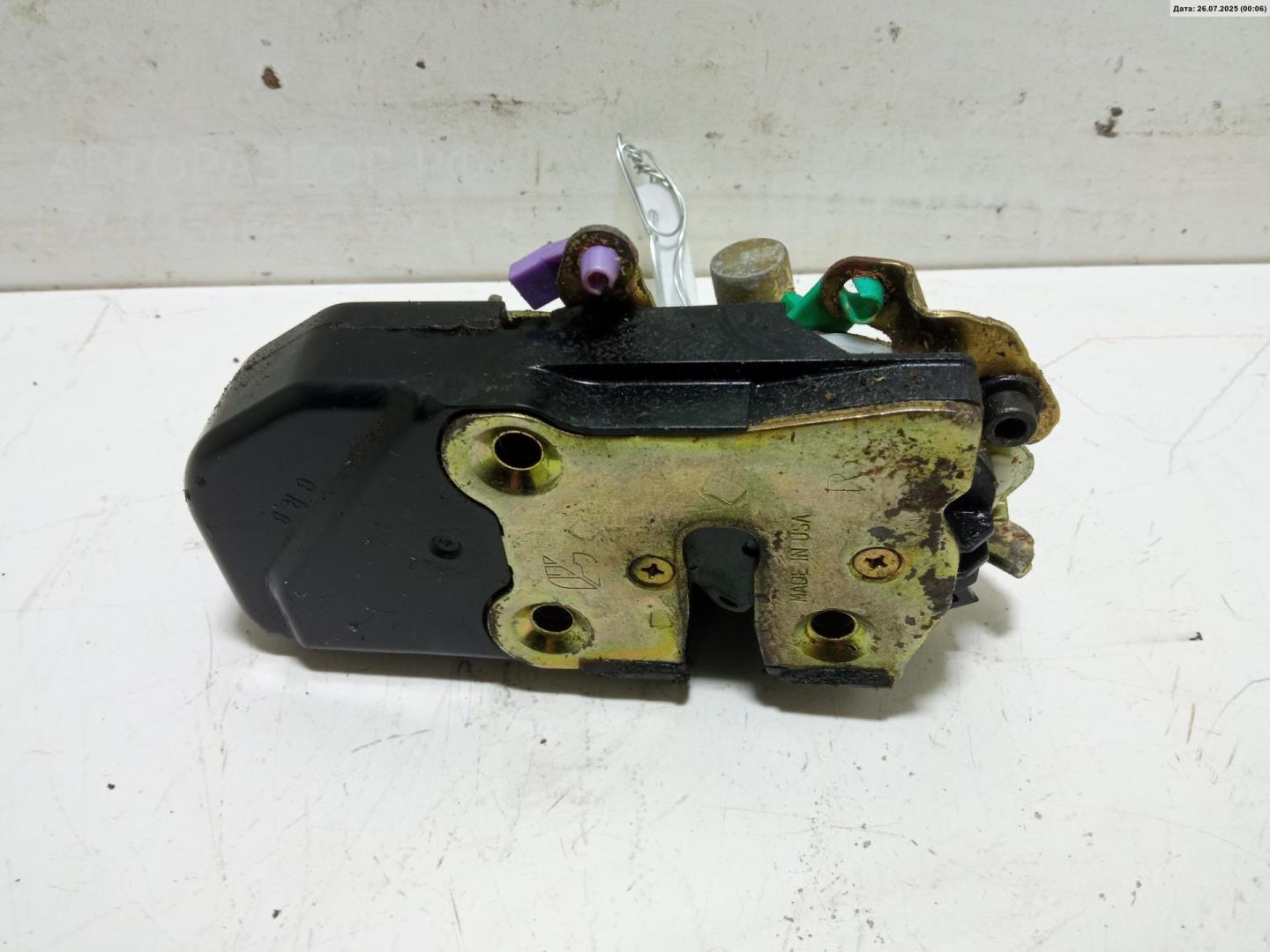 Замок двери передней правой