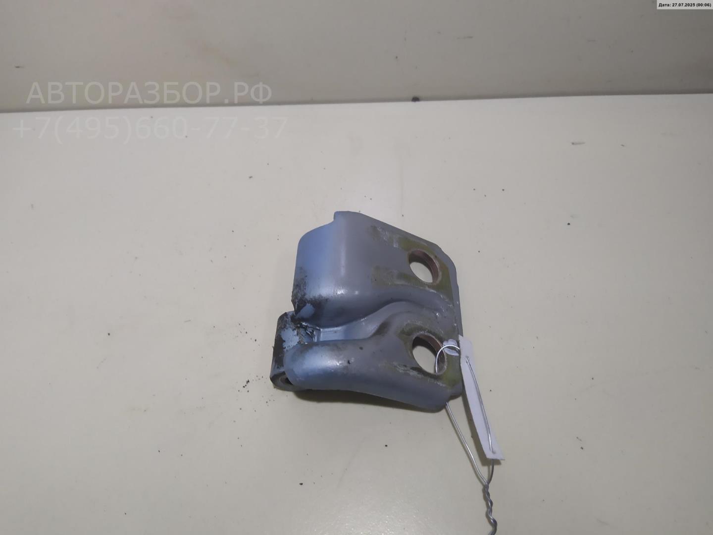 Петля двери