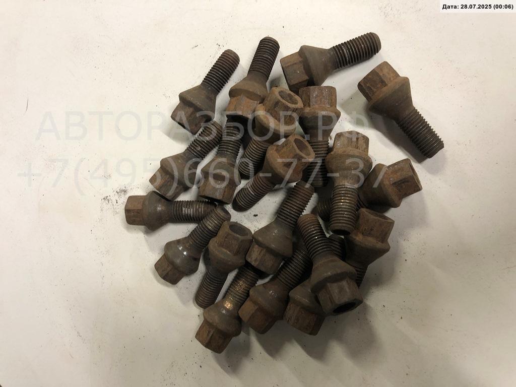 Болт колесный