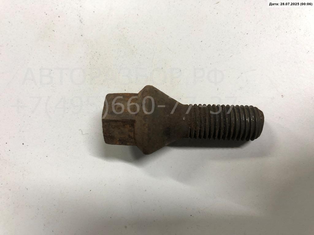 Болт колесный