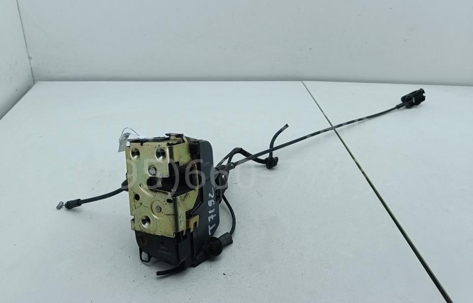 Замок двери задней правой