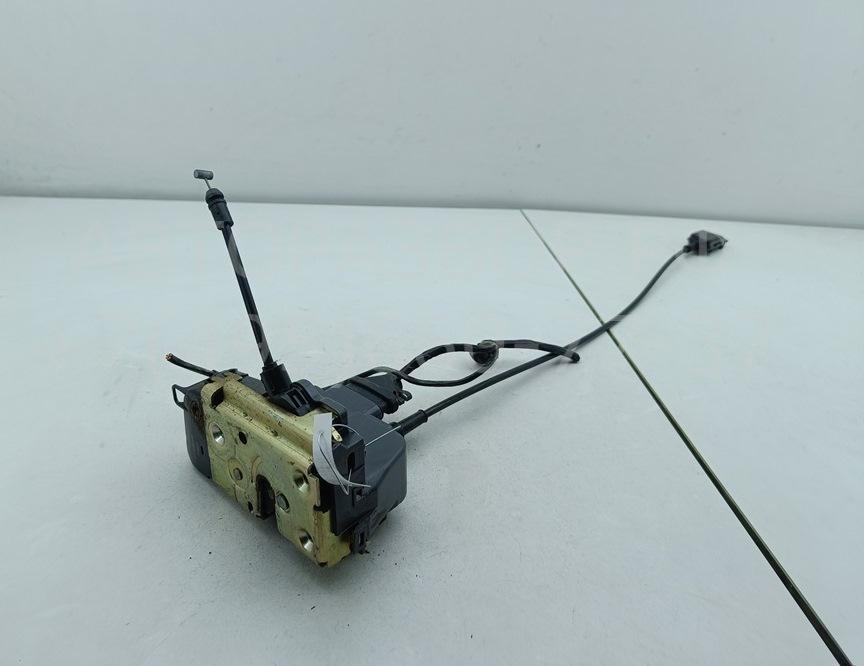 Замок двери задней правой