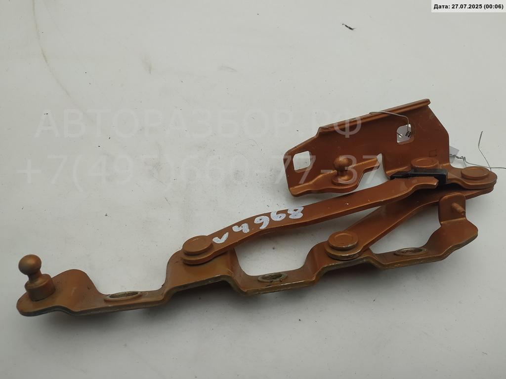 Петля крышки багажника