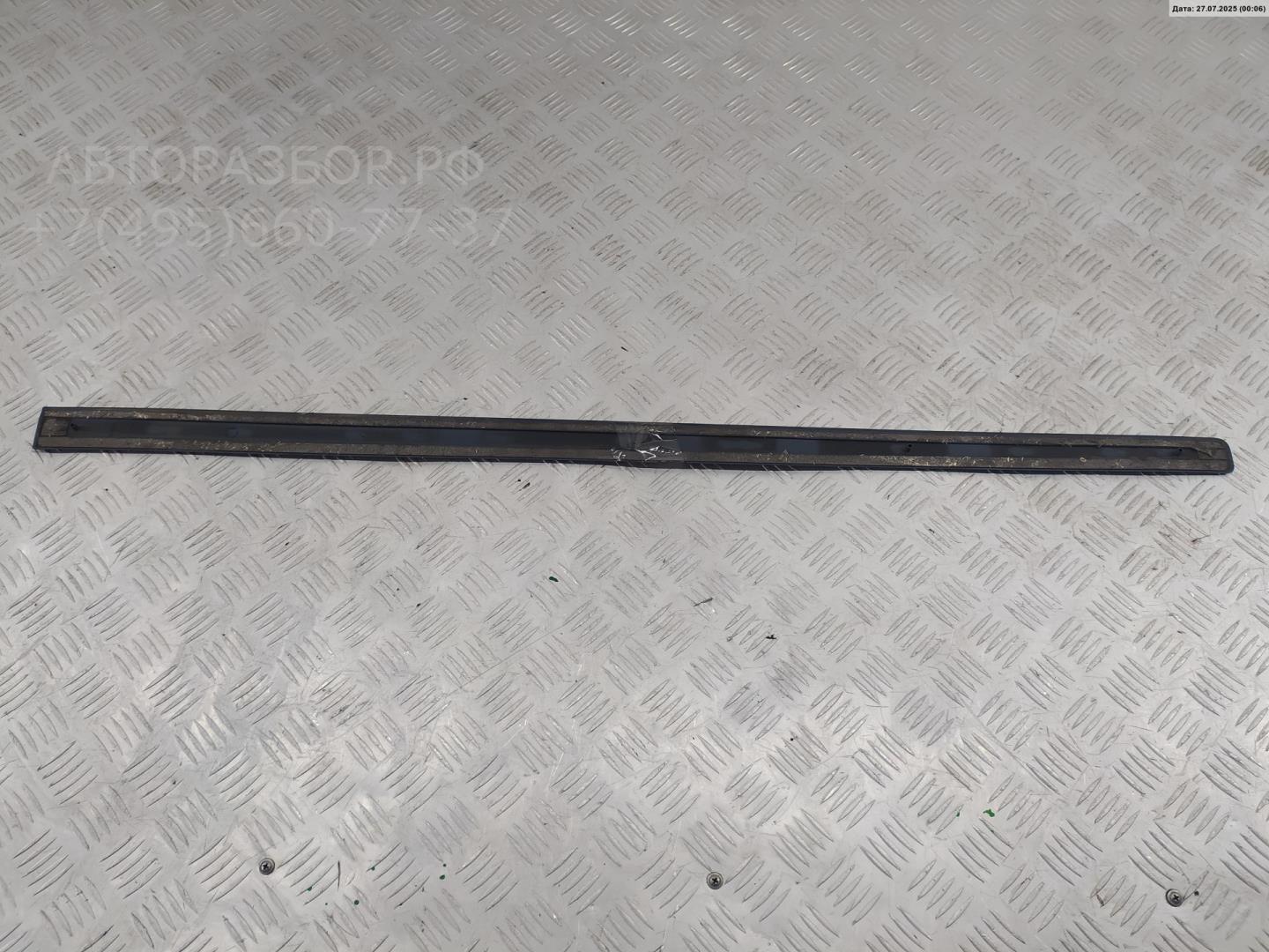 Молдинг двери передней левой