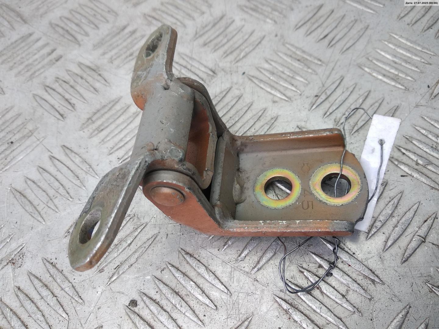 Петля двери