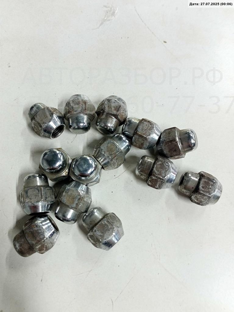 Болт колесный