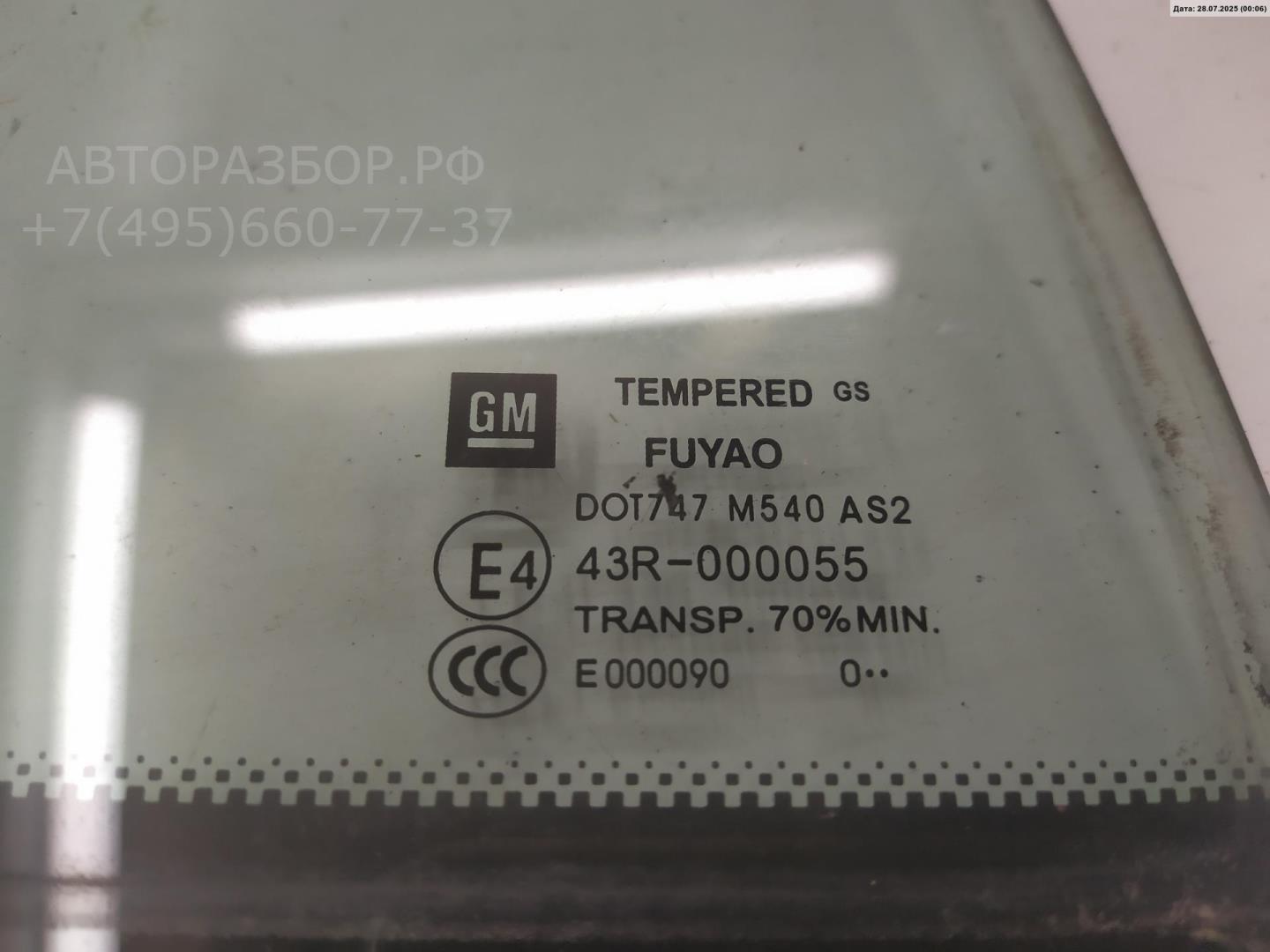 Стекло двери задней правой (форточка)