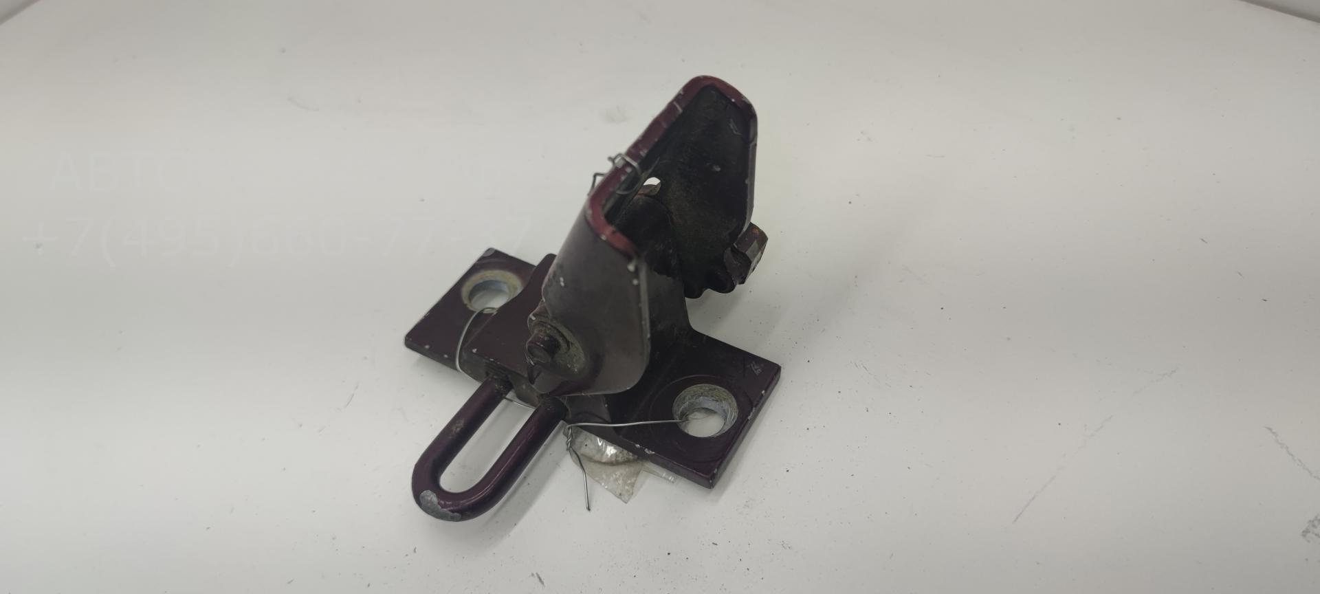 Петля двери