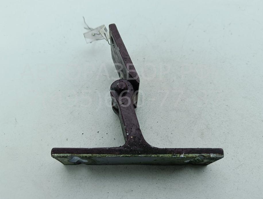 Петля двери