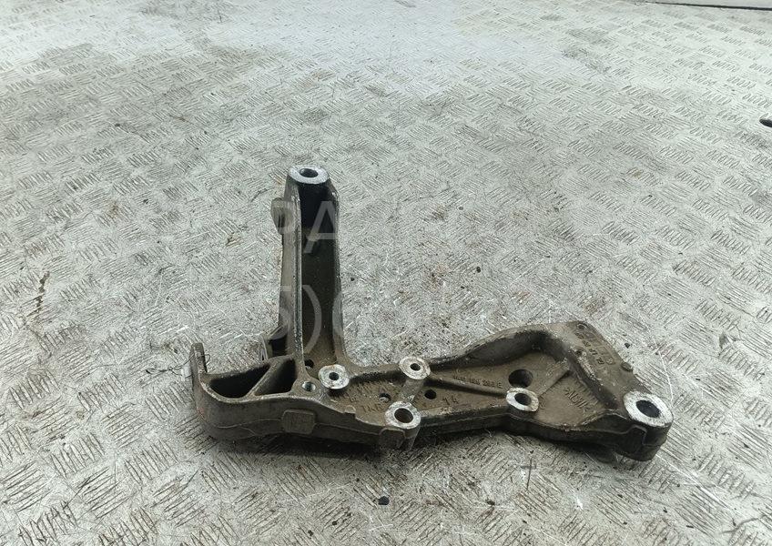 Кронштейн переднего рычага