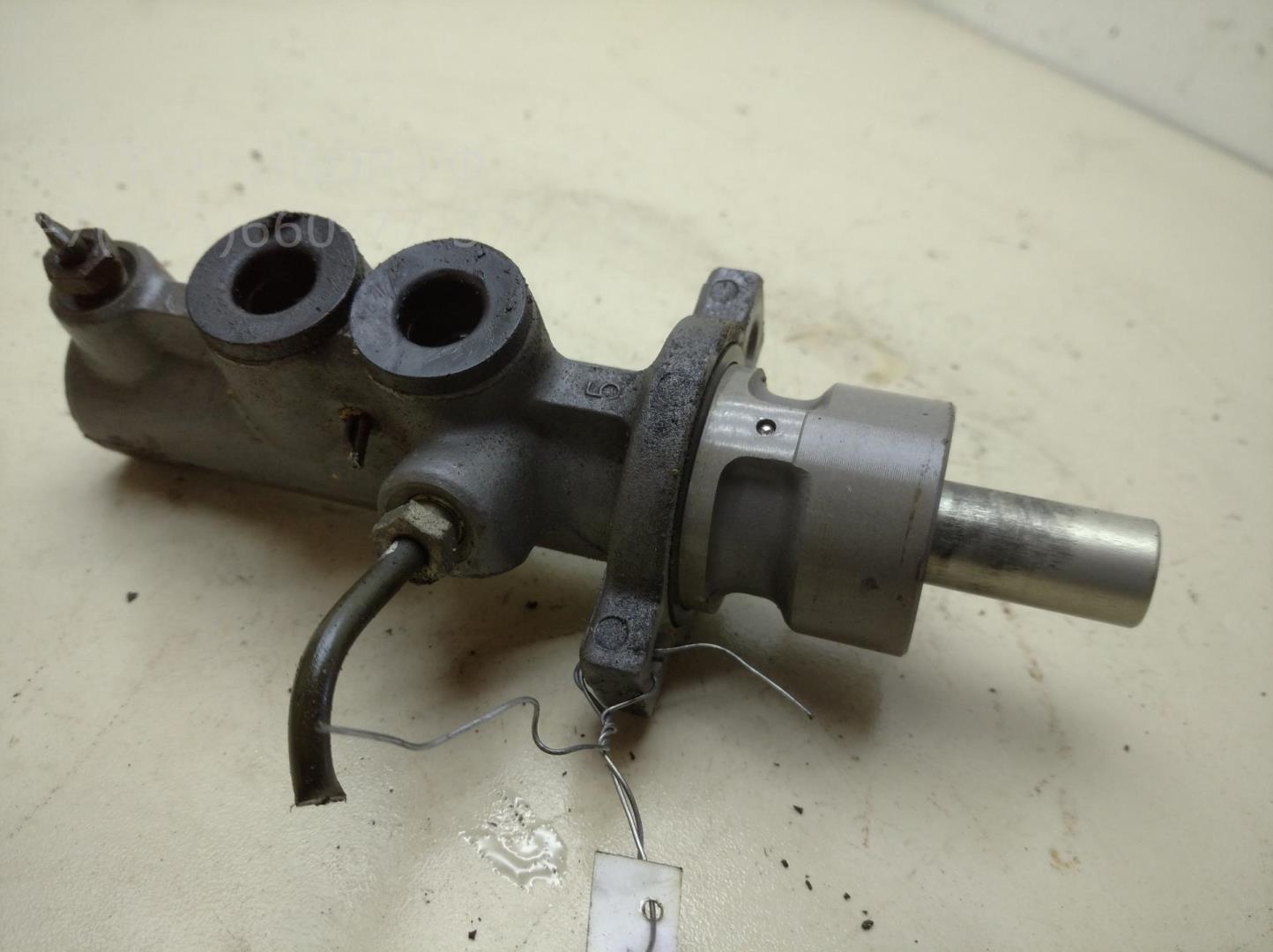 Цилиндр тормозной главный