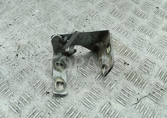 Петля капота правая