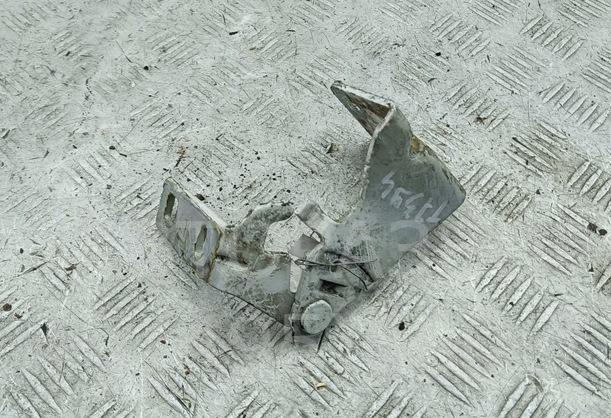 Петля капота правая