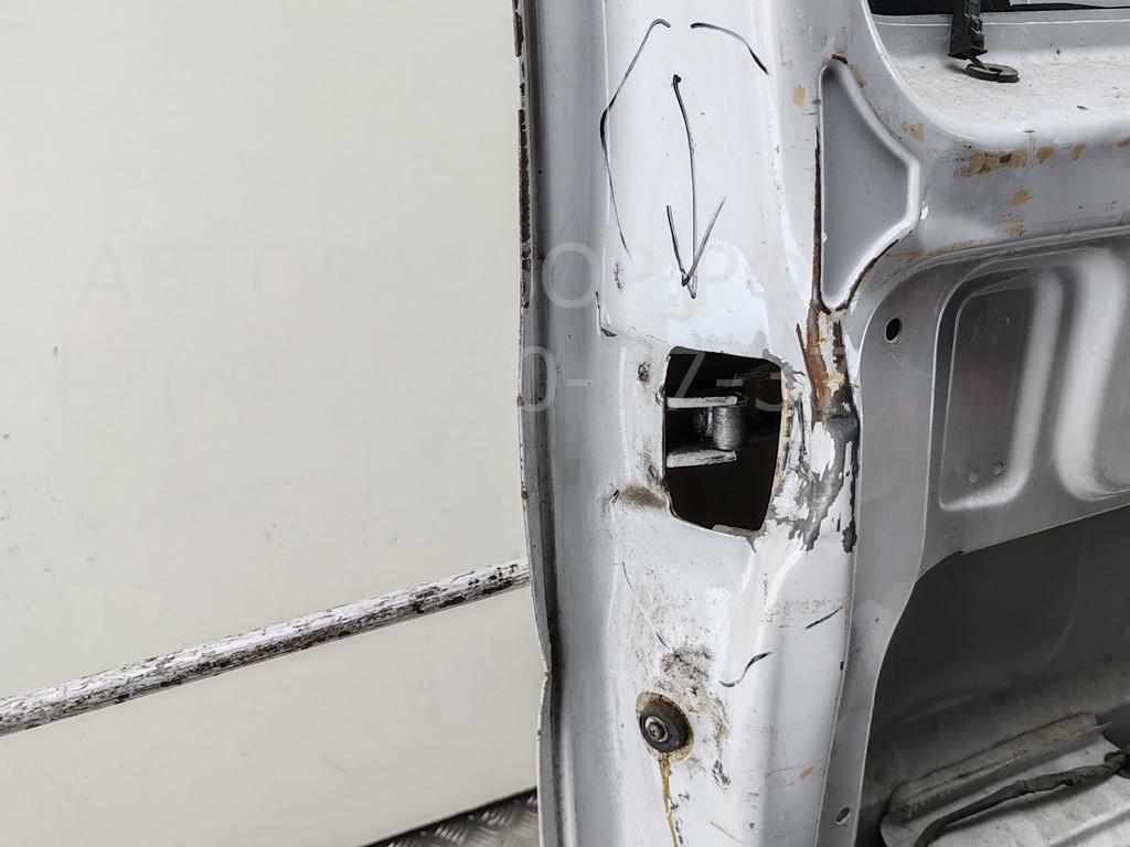 Дверь багажника правая