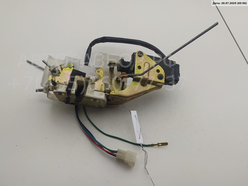 Замок двери передней левой