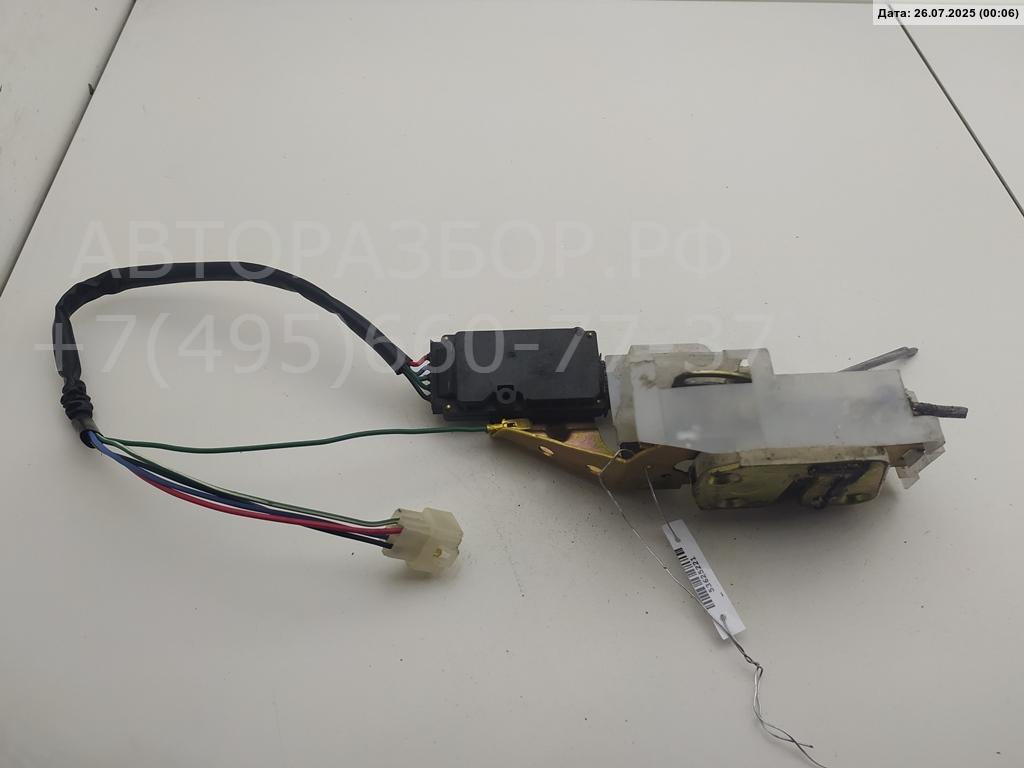 Замок двери передней левой