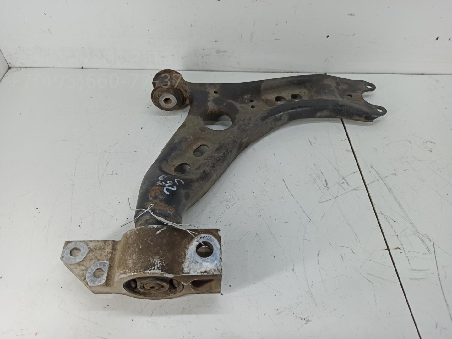 Рычаг передний правый