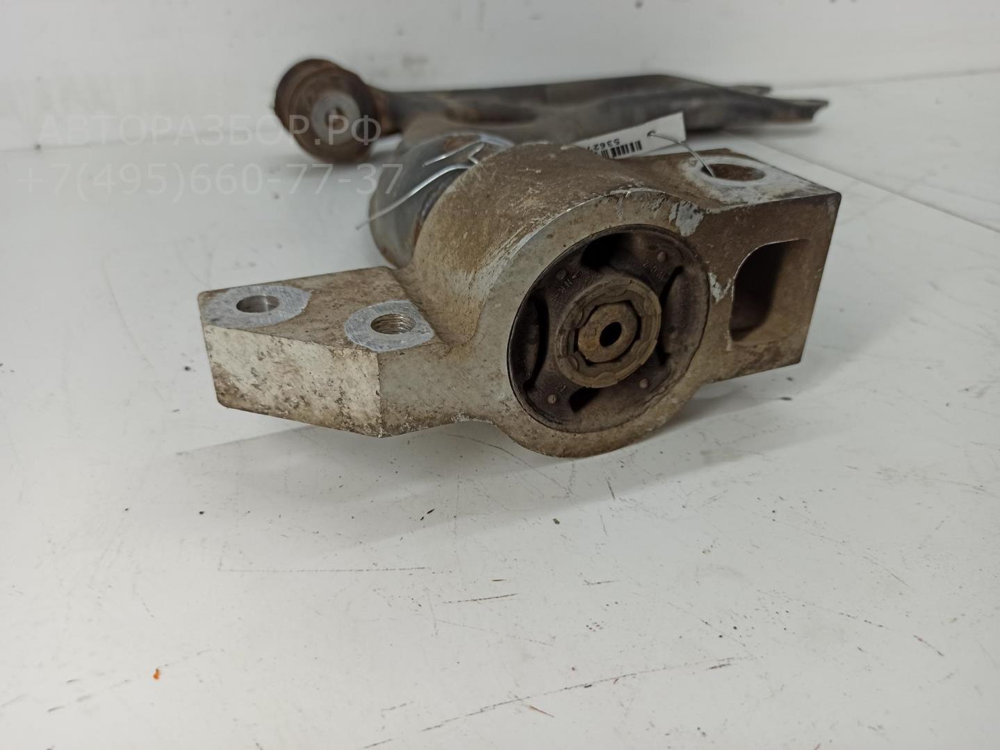 Рычаг передний правый