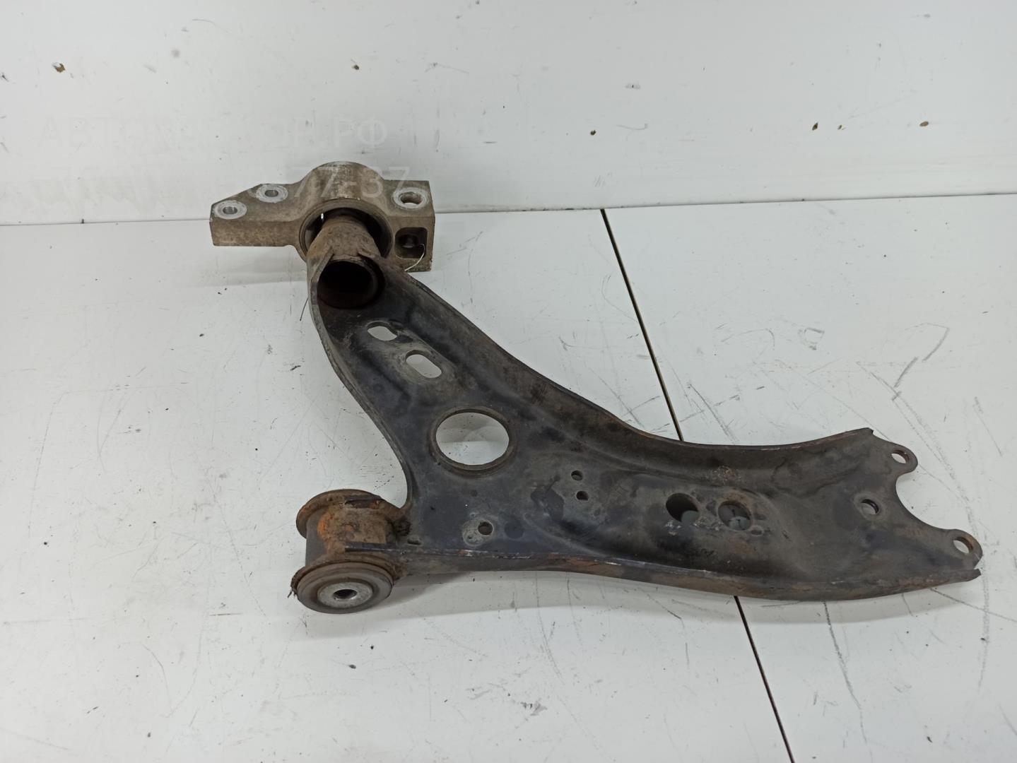 Рычаг передний правый