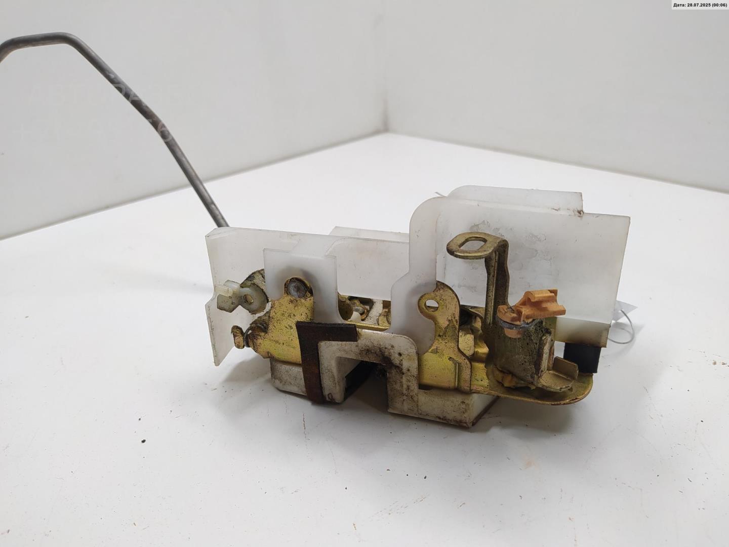 Замок двери передней левой