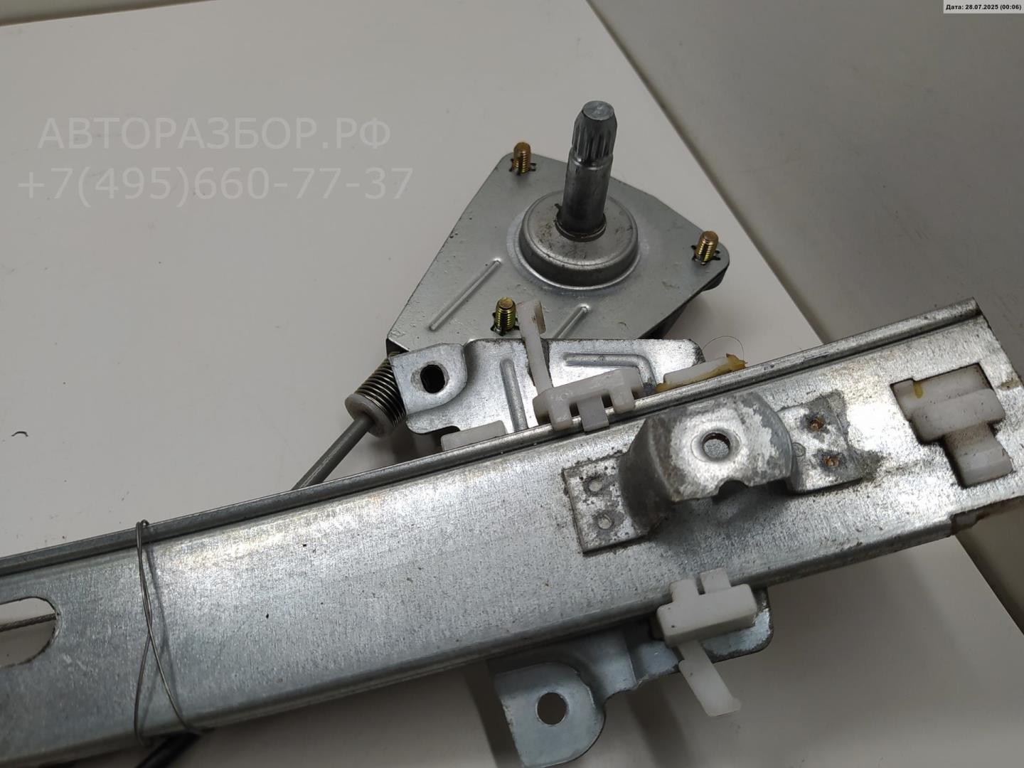 Стеклоподъемник механ. передний правый