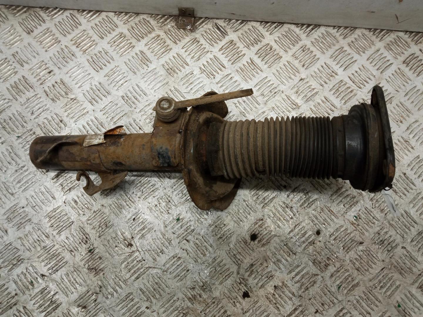 Амортизатор передний левый