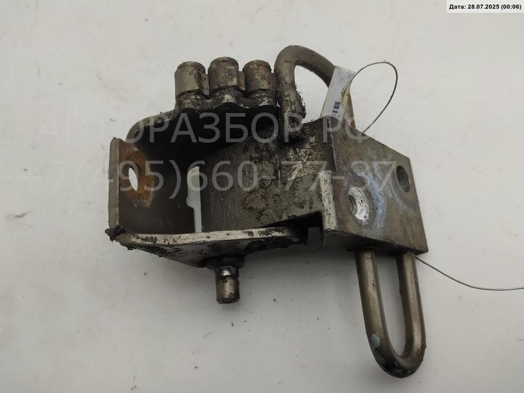 Петля двери