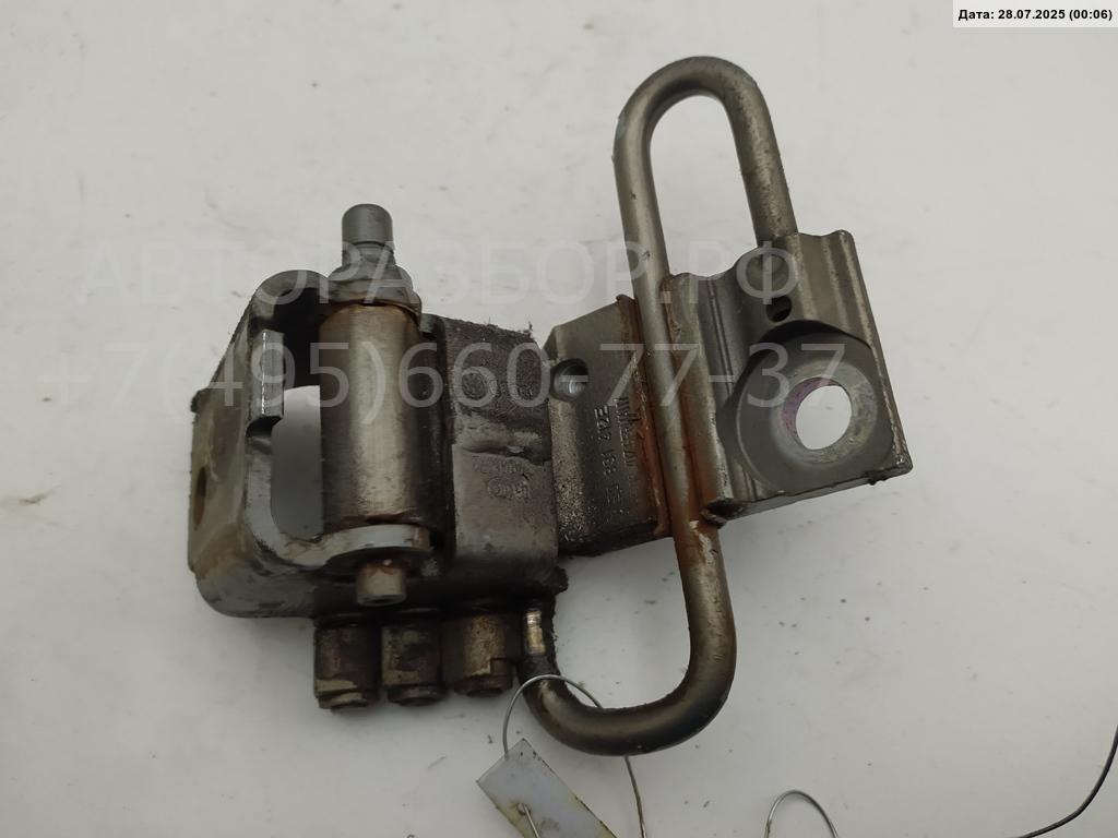 Петля двери