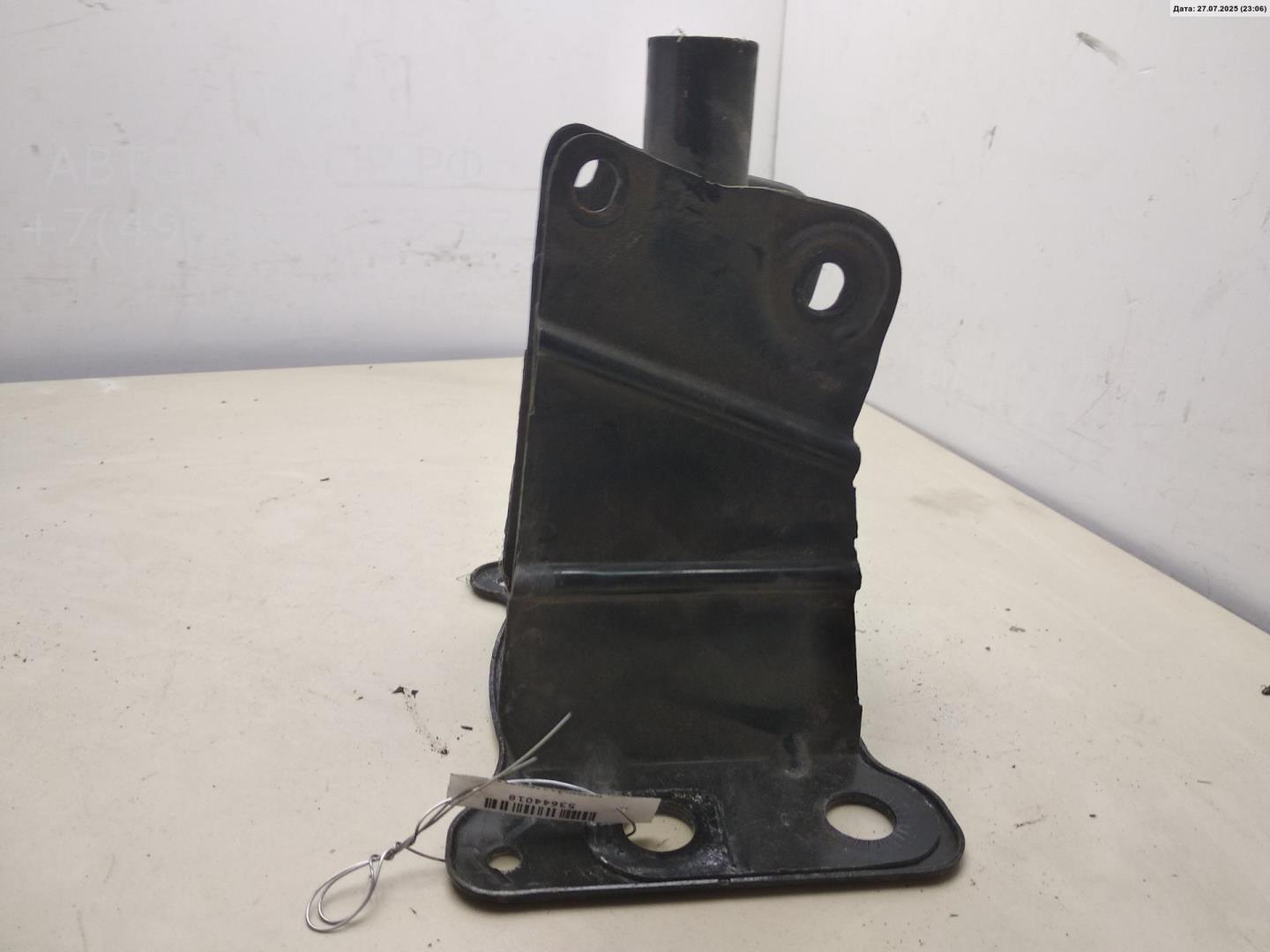 Кронштейн переднего бампера правый