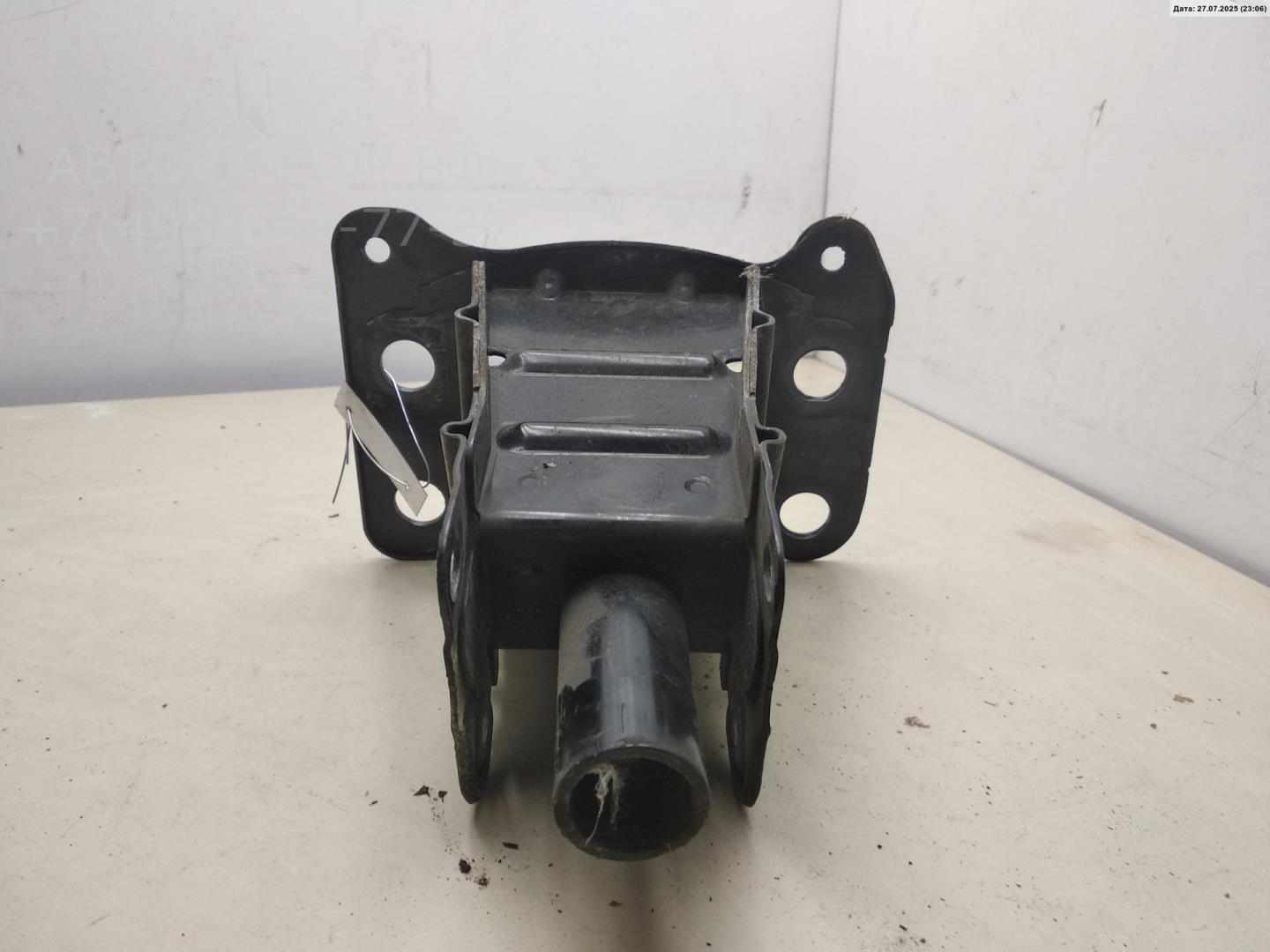 Кронштейн переднего бампера правый