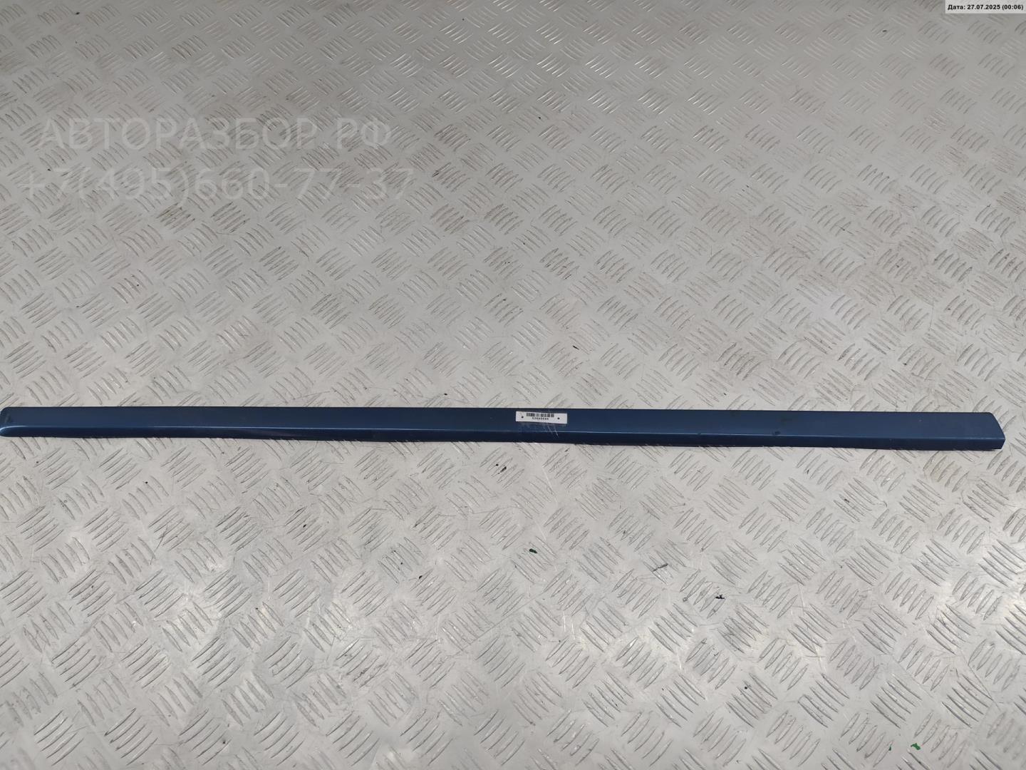 Накладка двери передней правой