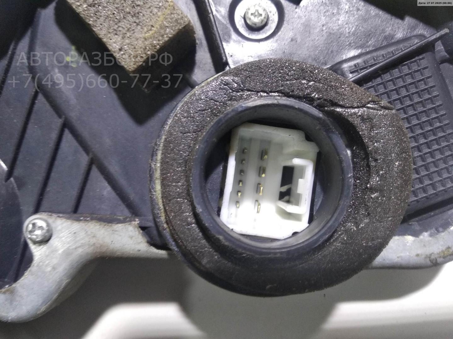 Замок двери передней правой