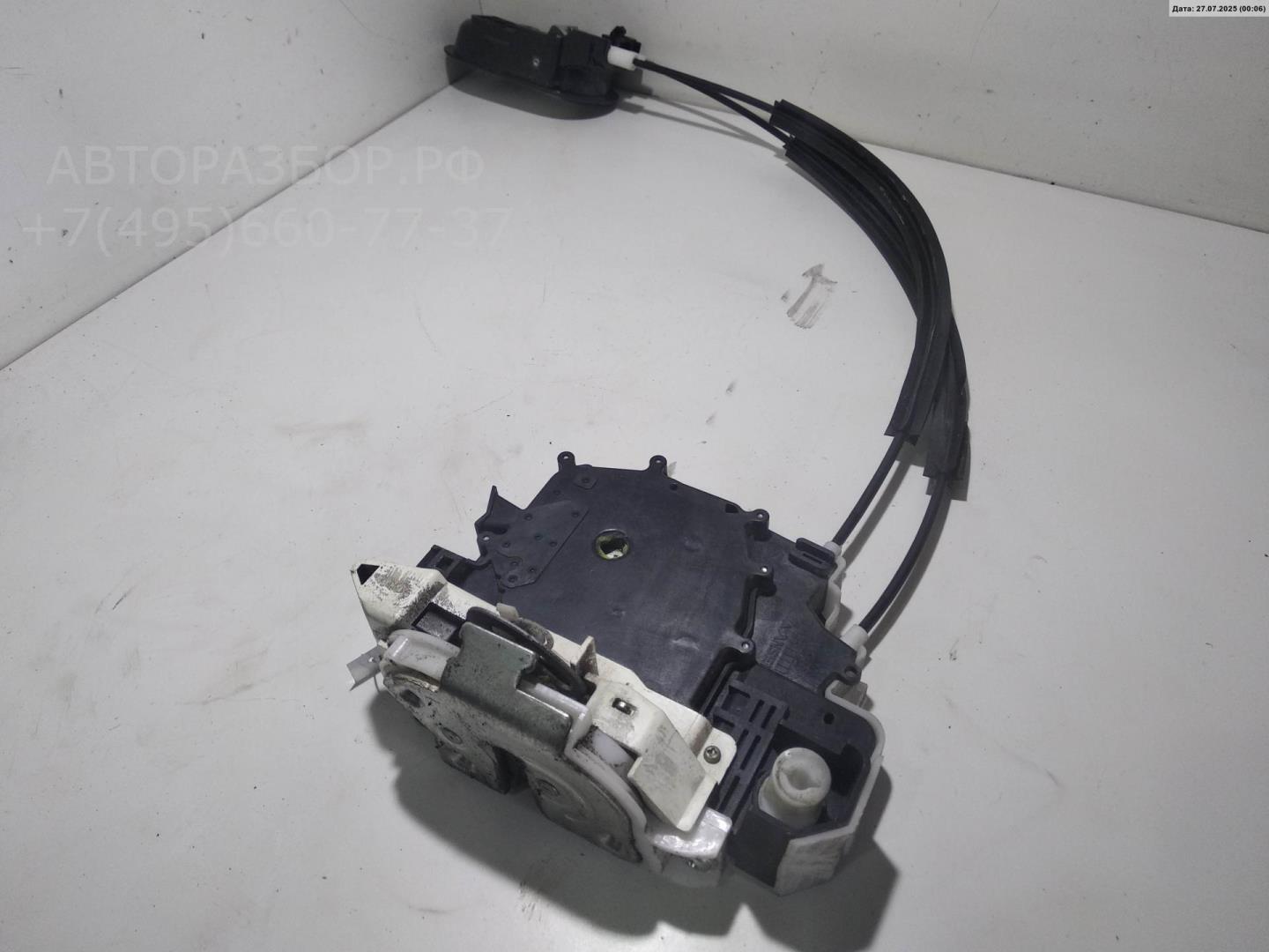 Замок двери передней левой