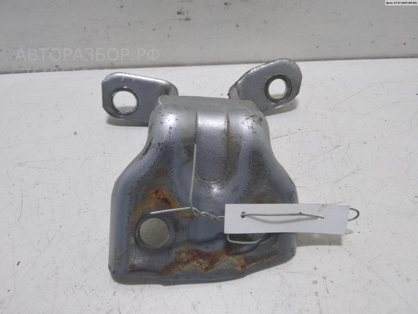 Петля двери