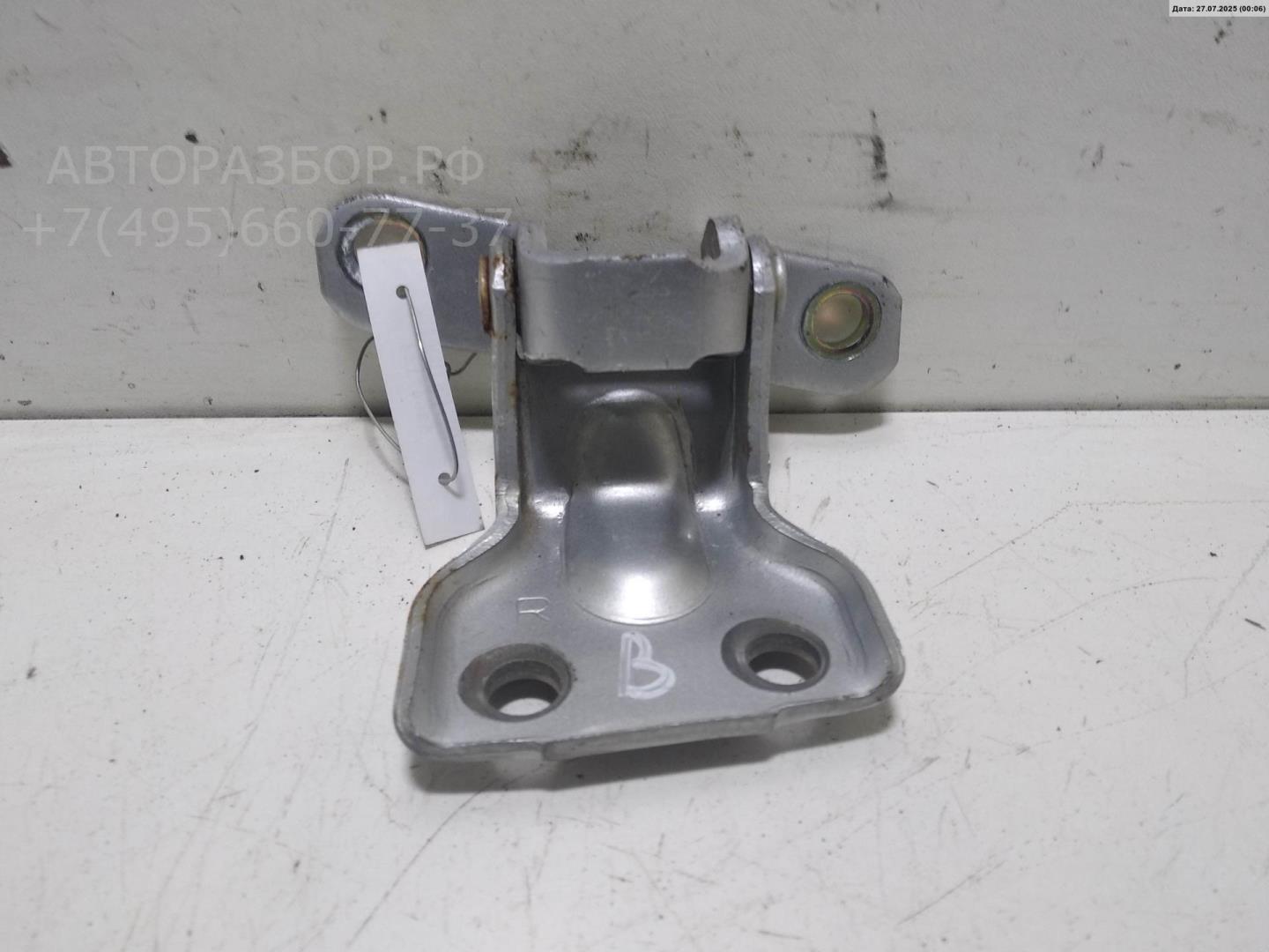 Петля двери