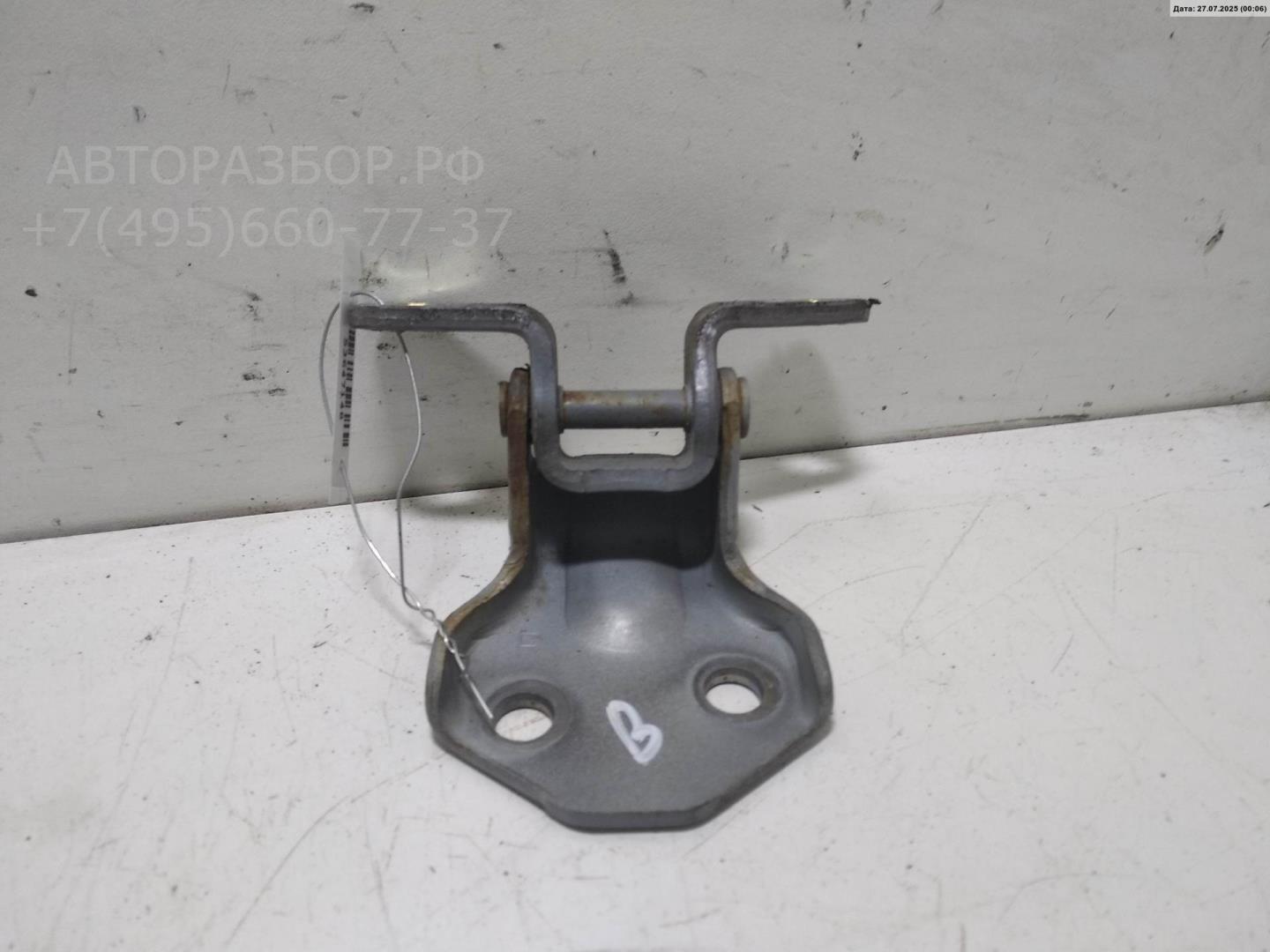 Петля двери