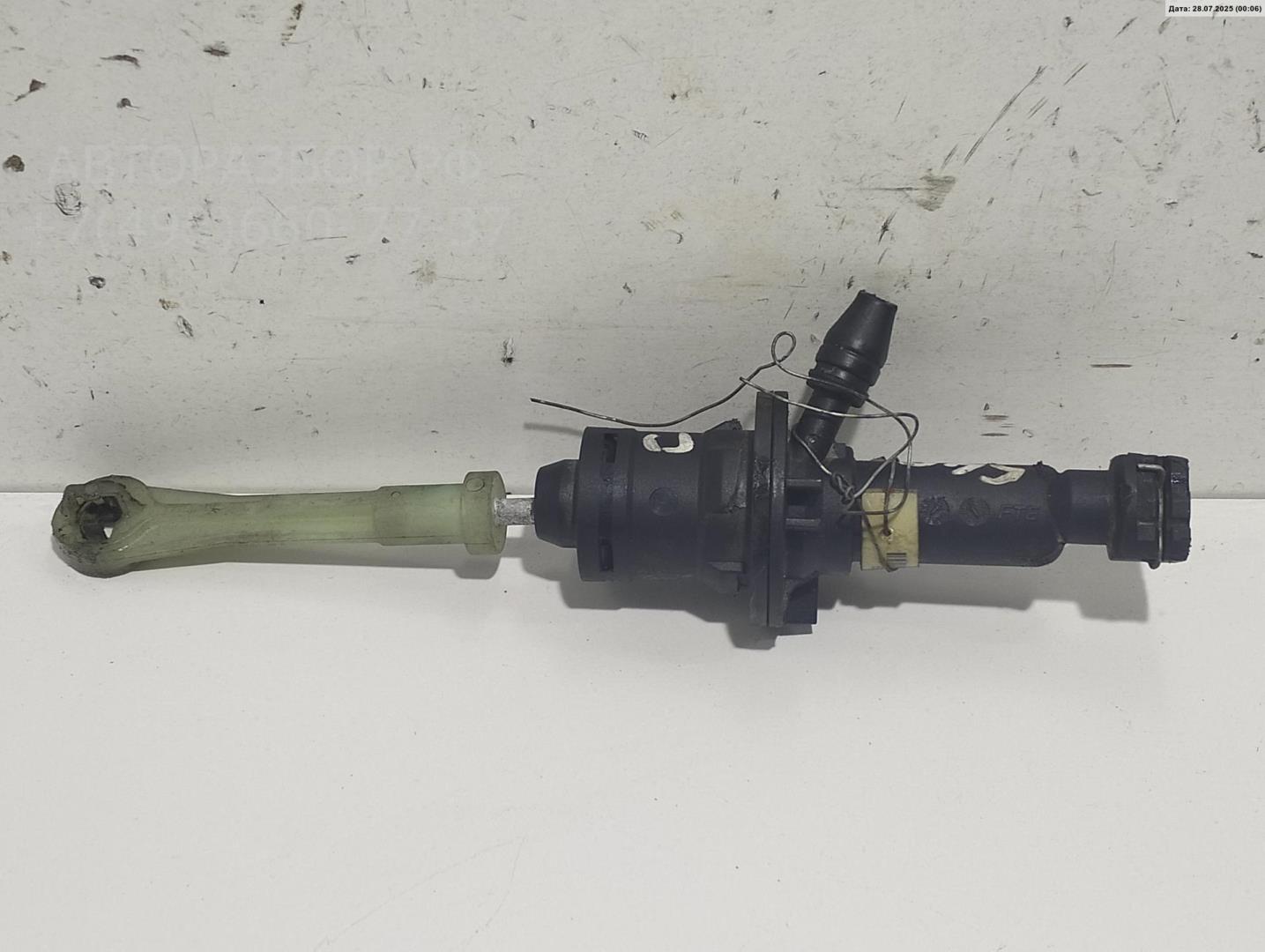 Цилиндр сцепления главный