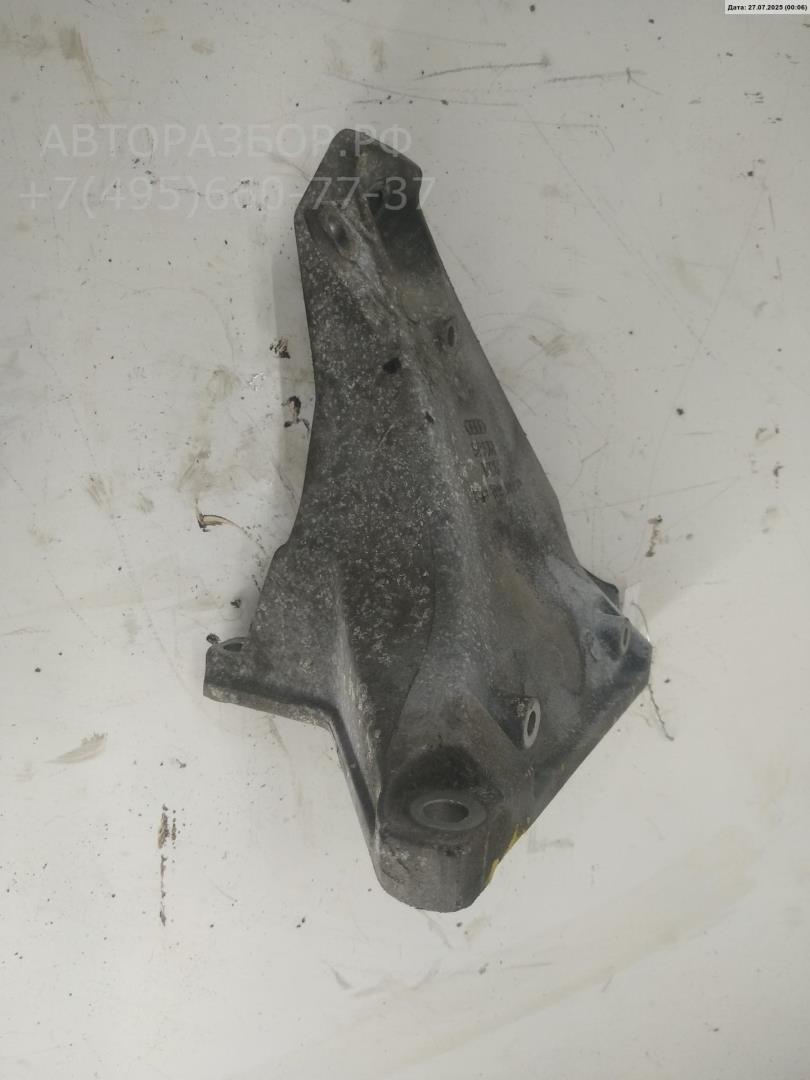 Кронштейн двигателя правый